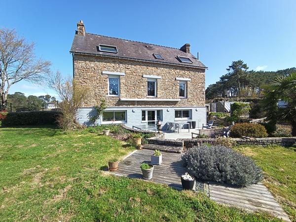 Maison de charme à Baden avec vue mer dégagée de 4 chambres et édifiée sur un terrain de plus d'1 hectare.
