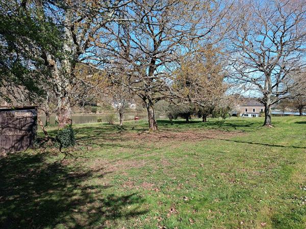 Maison de charme à Baden avec vue mer dégagée de 4 chambres et édifiée sur un terrain de plus d'1 hectare.