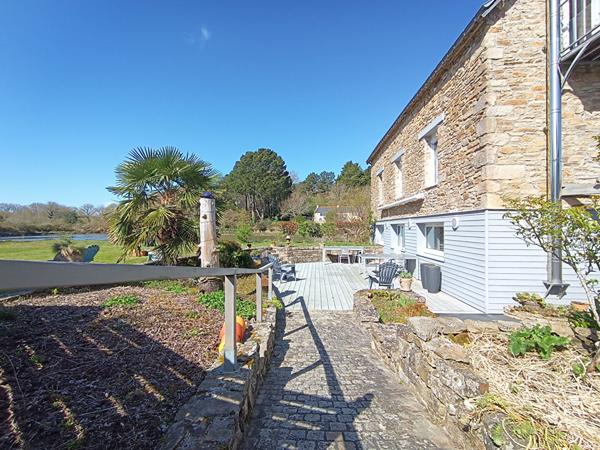 Maison de charme à Baden avec vue mer dégagée de 4 chambres et édifiée sur un terrain de plus d'1 hectare.