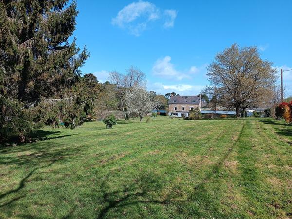 Maison de charme à Baden avec vue mer dégagée de 4 chambres et édifiée sur un terrain de plus d'1 hectare.