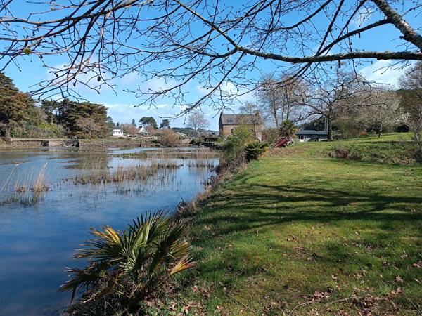 Maison de charme à Baden avec vue mer dégagée de 4 chambres et édifiée sur un terrain de plus d'1 hectare.