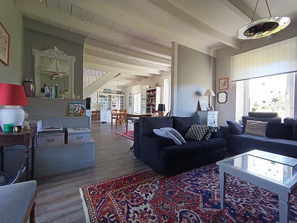 Maison de charme à Baden avec vue mer dégagée de 4 chambres et édifiée sur un terrain de plus d'1 hectare.