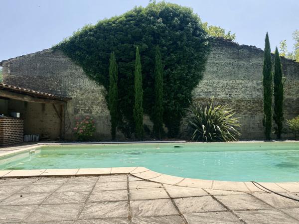 Chantemerle-les-Blés (26600) Ancienne ferme en pierres avec dépendances, piscine et jardin - proche Tain-l'Hermitage