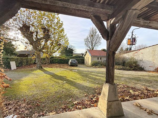 Maison Faramans 9 pièce(s) 260 m2, dépendances, potentiel,