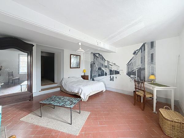 Maison Faramans 9 pièce(s) 260 m2, dépendances, potentiel,