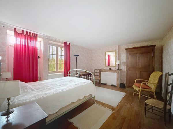 Maison Faramans 9 pièce(s) 260 m2, dépendances, potentiel,