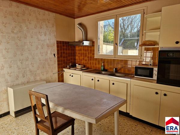 Ensemble de deux maisons hyper centre Les Avenières avec travaux.