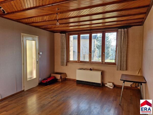 Ensemble de deux maisons hyper centre Les Avenières avec travaux.