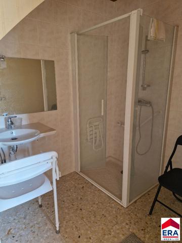 Ensemble de deux maisons hyper centre Les Avenières avec travaux.