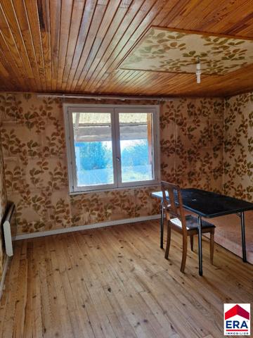 Ensemble de deux maisons hyper centre Les Avenières avec travaux.