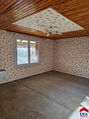 Ensemble de deux maisons hyper centre Les Avenières avec travaux.