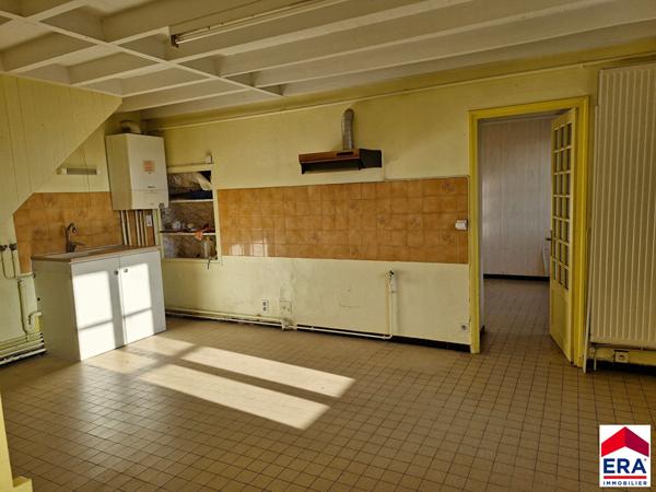 Ensemble de deux maisons hyper centre Les Avenières avec travaux.