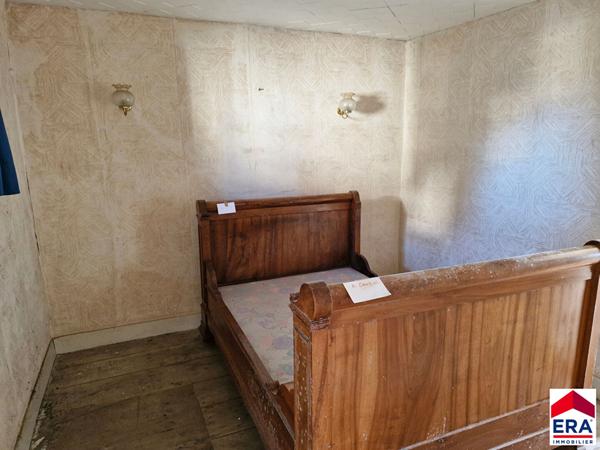 Ensemble de deux maisons hyper centre Les Avenières avec travaux.