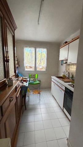 Aix En Provence-Appartement 3 pièces d'une surface de 53 m² environ avec balcon et cave.