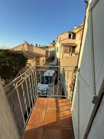 Maison de village à Velaux 2 pièce(s) 27.9 m2, séjour avec cuisine ouverte, 1 chambre, cave. Centre ville