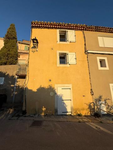 Maison de village à Velaux 2 pièce(s) 27.9 m2, séjour avec cuisine ouverte, 1 chambre, cave. Centre ville