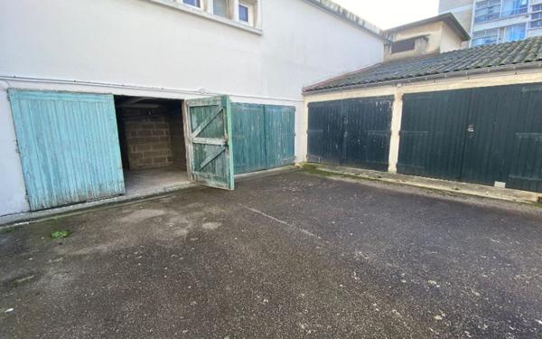 Stationnement à louer    Le Havre