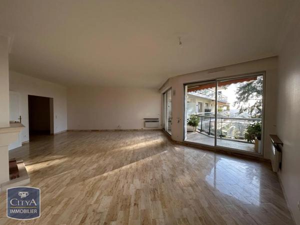 Appartement à louer 5 pièces 127.95m²