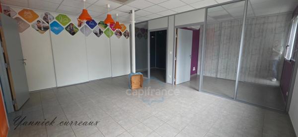Local professionnel climatisé avec bureaux indépendants