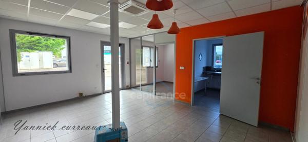 Local professionnel climatisé avec bureaux indépendants