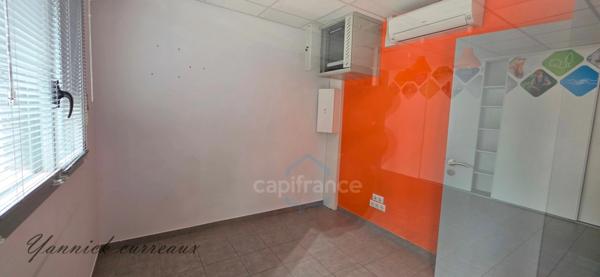 Local professionnel climatisé avec bureaux indépendants