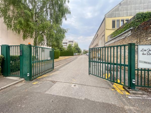 Dijon – Garage fermé de 13 m² dans résidence sécurisée, proche gare