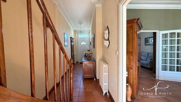 Parthenay secteur gare - Maison rénovée 155 m², 4 chambres, jardin clos et grenier aménageable