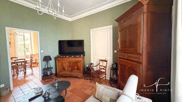 Parthenay secteur gare - Maison rénovée 155 m², 4 chambres, jardin clos et grenier aménageable
