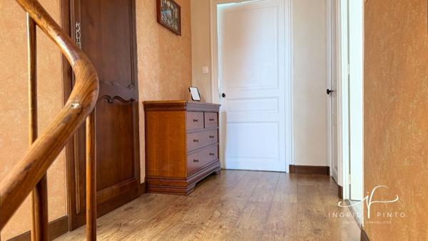 Parthenay secteur gare - Maison rénovée 155 m², 4 chambres, jardin clos et grenier aménageable