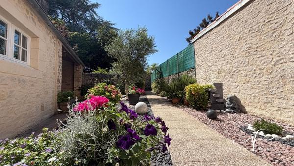 Parthenay secteur gare - Maison rénovée 155 m², 4 chambres, jardin clos et grenier aménageable