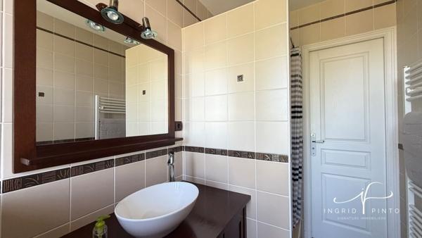 Parthenay secteur gare - Maison rénovée 155 m², 4 chambres, jardin clos et grenier aménageable