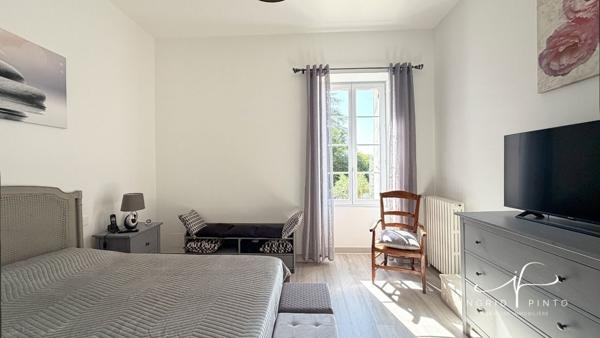 Parthenay secteur gare - Maison rénovée 155 m², 4 chambres, jardin clos et grenier aménageable