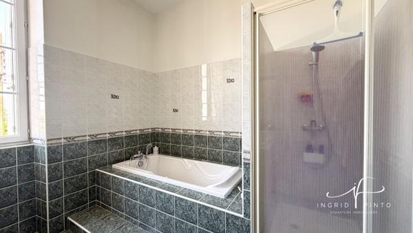Parthenay secteur gare - Maison rénovée 155 m², 4 chambres, jardin clos et grenier aménageable