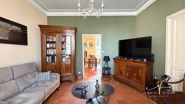 Parthenay secteur gare - Maison rénovée 155 m², 4 chambres, jardin clos et grenier aménageable