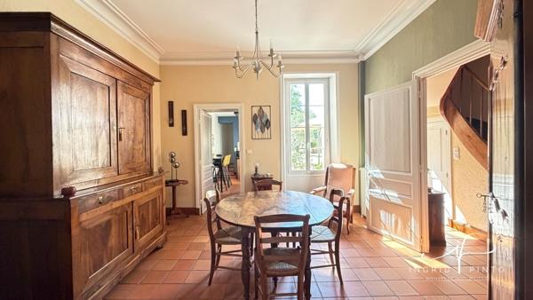 Parthenay secteur gare - Maison rénovée 155 m², 4 chambres, jardin clos et grenier aménageable