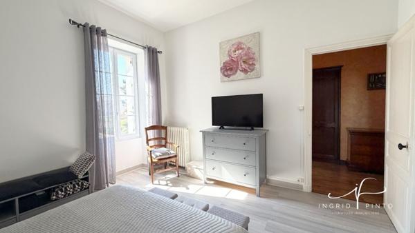 Parthenay secteur gare - Maison rénovée 155 m², 4 chambres, jardin clos et grenier aménageable
