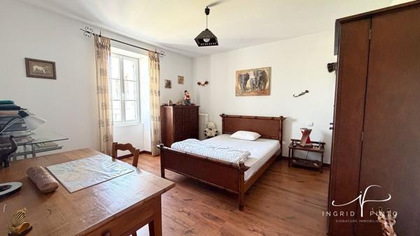 Parthenay secteur gare - Maison rénovée 155 m², 4 chambres, jardin clos et grenier aménageable