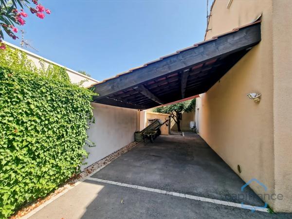 Villa individuelle de 222m² avec 8 pièces + une véranda sur un terrain arboré d’environ 830m² - Piscine