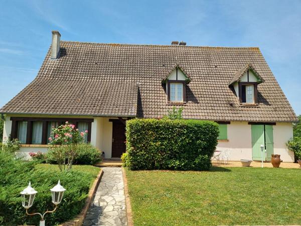 BELLE MAISON CONTEMPORAINE EN CENTRE VILLAGE