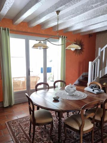 BELLE MAISON CONTEMPORAINE EN CENTRE VILLAGE