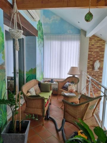 BELLE MAISON CONTEMPORAINE EN CENTRE VILLAGE