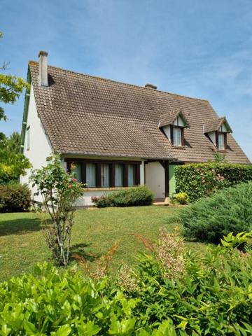 BELLE MAISON CONTEMPORAINE EN CENTRE VILLAGE