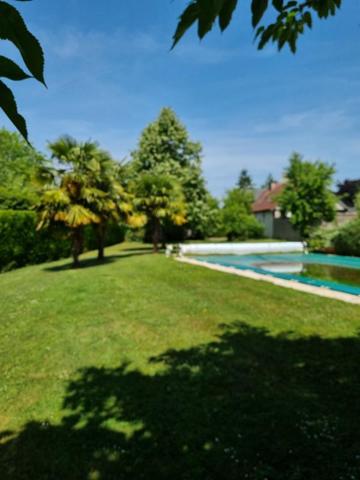 BELLE MAISON CONTEMPORAINE EN CENTRE VILLAGE