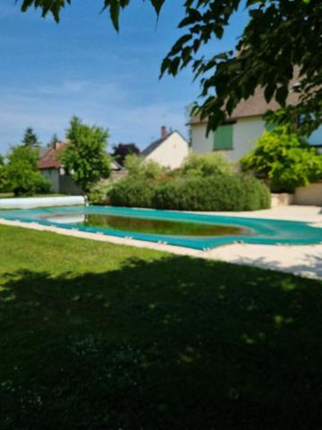 BELLE MAISON CONTEMPORAINE EN CENTRE VILLAGE