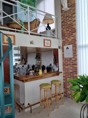 BELLE MAISON CONTEMPORAINE EN CENTRE VILLAGE