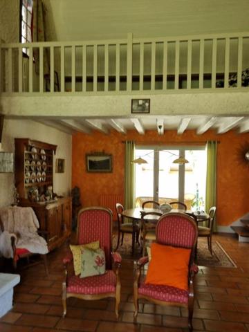 BELLE MAISON CONTEMPORAINE EN CENTRE VILLAGE