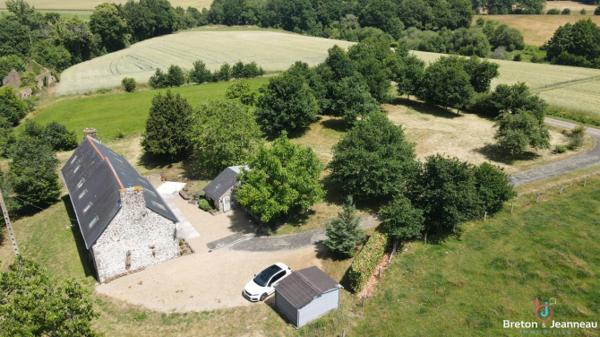 Longère sans voisins secteur Ambrières-les-Vallées