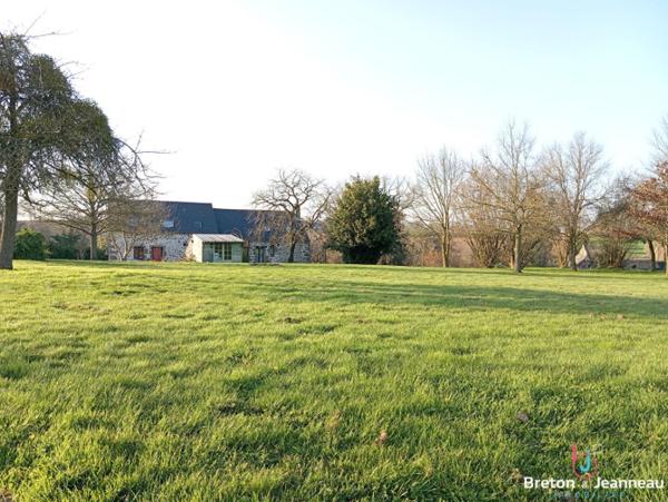 Longère sans voisins secteur Ambrières-les-Vallées