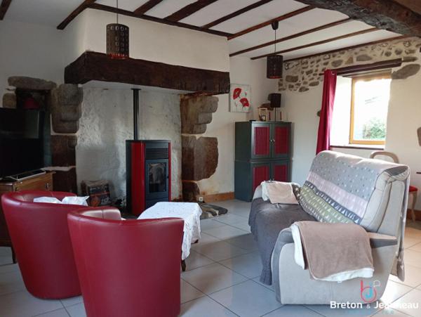 Longère sans voisins secteur Ambrières-les-Vallées