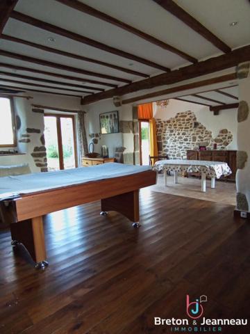 Longère sans voisins secteur Ambrières-les-Vallées